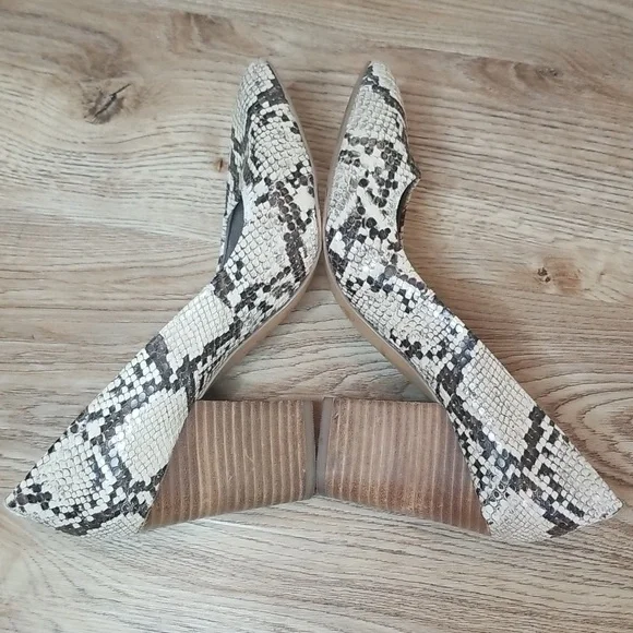 Crown Vintage Snake Skin Closed Toe Heels - Picture 4 of 9